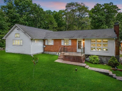 /international/us/16-sarvis-lane-newburgh-ny-110100350547/