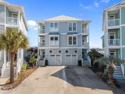 /international/us/109-green-turtle-lane-carolina-beach-nc-110106342970/