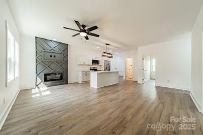 /international/us/322-s-hill-street-gastonia-nc-110099307065/?lang=en
