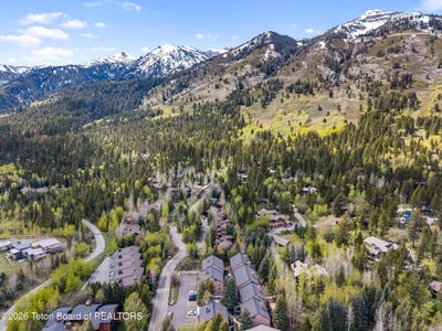 /international/us/3675-w-michael-drive-teton-village-wy-110107910177/
