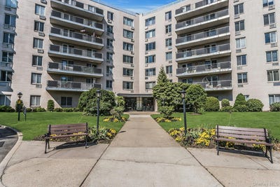 /international/us/135-post-avenue-westbury-ny-110108126049/