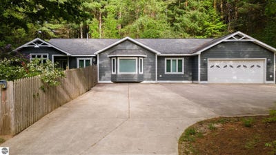 /international/us/4834-williamsburg-road-williamsburg-mi-110108390892/