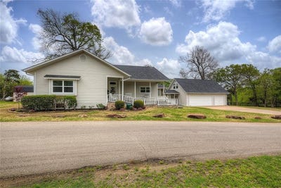 /international/us/1072-country-club-road-sulphur-springs-tx-110100678820/
