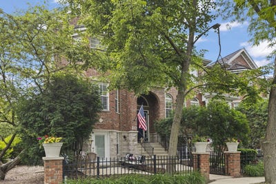 /international/us/928-shandrew-drive-naperville-il-110108347133/