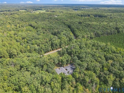 /international/us/davis-road-quinton-va-110105409852/