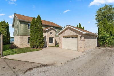 /international/us/13336-fulton-street-cedar-lake-in-110102268884/