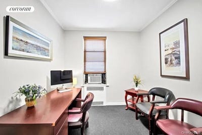/international/us/98-120-queens-boulevard-rego-park-ny-110110320169/