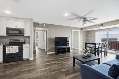 /international/us/332-s-linn-st-iowacity-ia-110108580961/