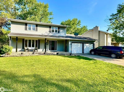 /international/us/2709-regina-drive-burlington-ia-110108339584/
