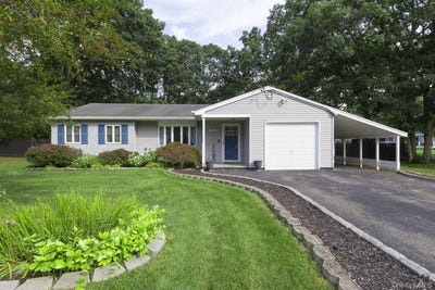 /international/us/21-aberdeen-drive-mastic-ny-110120154577/