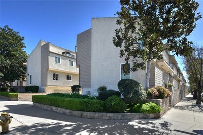 /international/us/7240-shirley-reseda-ca-110106331559/