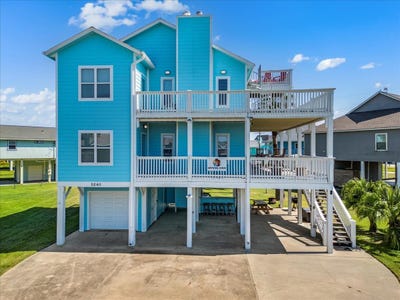 /international/us/3240-castle-drive-crystal-beach-tx-110105699685/