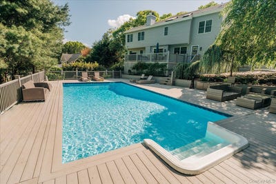 /international/us/20-stuart-court-hampton-bays-ny-110107965550/