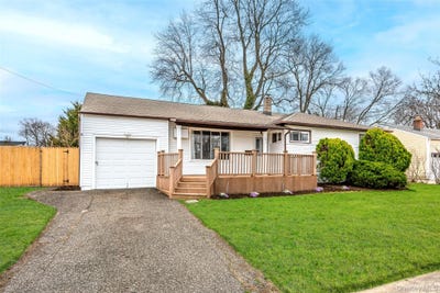 /international/us/1091-gardiner-drive-bay-shore-ny-110107377093/