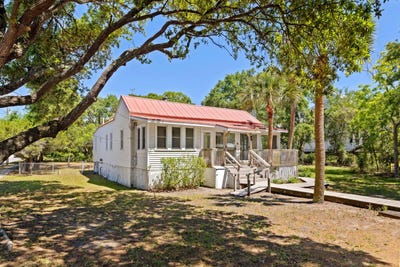 /international/us/2250-myrtle-avenue-sullivans-island-sc-110109139558/