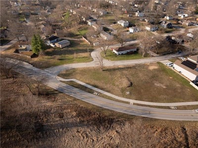 /international/us/423-e-main-street-smithville-mo-110106563094/