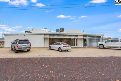 /international/us/638-w-1st-ave-hutchinson-ks-110109029202/