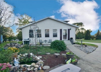 /international/us/4316-133rd-avenue-ne-spicer-mn-110105884677/