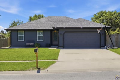 /international/us/7537-sw-26th-st-topeka-ks-110108197332/