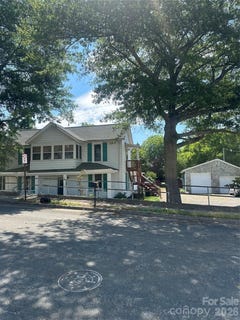 /international/us/1407-n-college-avenue-newton-nc-110108479821/