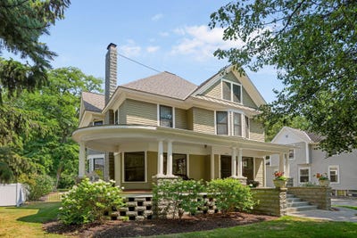 /international/us/371-pearl-street-south-haven-mi-110101464383/