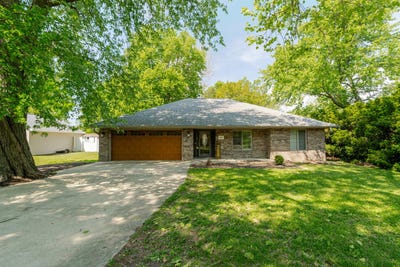 /international/us/3018-springfield-road-east-peoria-il-110108057917/