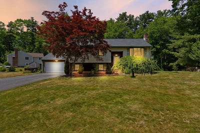 /international/us/738-king-philip-st-raynham-ma-110108718579/