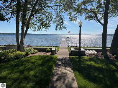 /international/us/13453-lakeside-avenue-bear-lake-mi-110109194583/