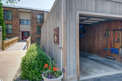 /international/us/6022-holt-road-williamsburg-mi-110100264940/