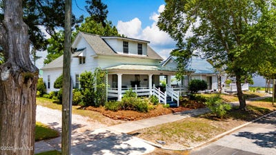 /international/us/1402-shepard-street-morehead-city-nc-110099991065/