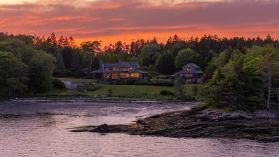 /international/us/10-cromwell-cove-road-harpswell-me-110100419733/