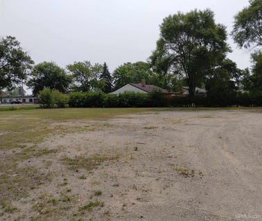 /international/us/1021-n-20th-street-escanaba-mi-110101433940/