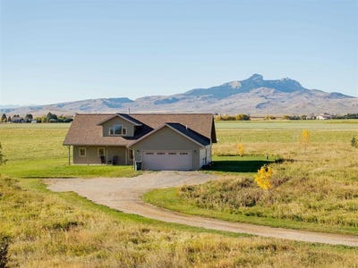 /international/us/2230-lane-9-powell-wy-110120513848/