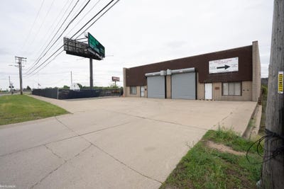 /international/us/6646-e-11-mile-road-center-line-mi-110108234301/
