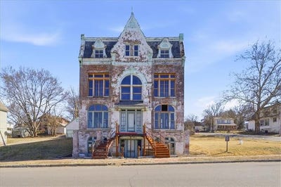 /international/us/115-s-13th-street-st-joseph-mo-110106058772/