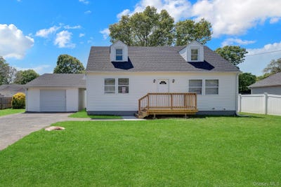 /international/us/46-rockledge-drive-shirley-ny-110107939148/