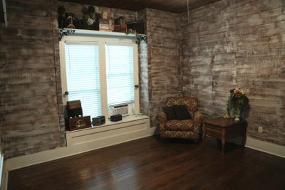 /international/us/1307-granbury-street-cleburne-tx-110108385032/
