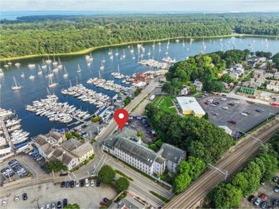 /international/us/25-water-street-east-greenwich-ri-110101243988/