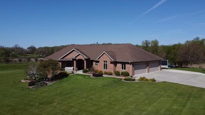 /international/us/8929-n-serns-road-milton-wi-110107778123/