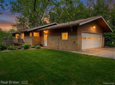 /international/us/1802-n-elba-road-oregon-twp-mi-110107340074/