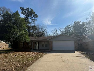 /international/us/38-e-greenfield-dr-wake-village-tx-110104814385/