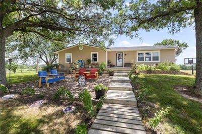 /international/us/24245-k-68-highway-paola-ks-110100463941/