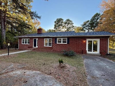 /international/us/2700-halifax-road-south-boston-va-110102903369/