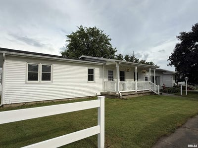 /international/us/611-s-maple-street-lewistown-il-110108662239/