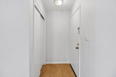 /international/us/421-42nd-street-des-moines-ia-110107880643/