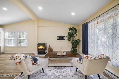 /international/us/86-windsor-road-hawley-pa-110120418908/