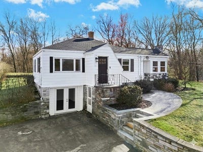 /international/us/11-judick-street-shrewsbury-ma-110107087046/