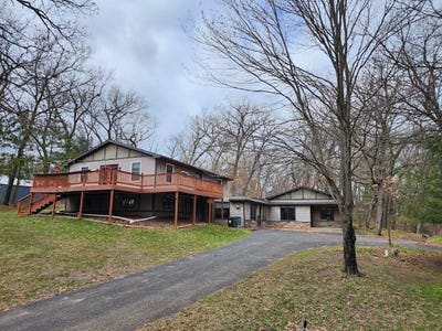 /international/us/e9600-lake-street-reedsburg-wi-110099123078/