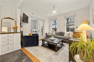 /international/us/33-marsh-street-newport-ri-110107433846/