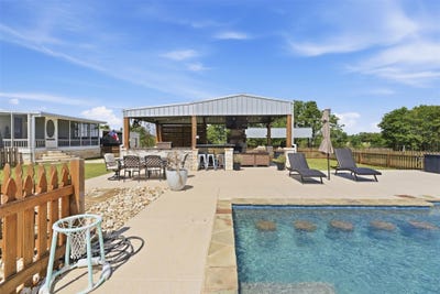 /international/us/2352-county-road-239-cameron-tx-110107288871/